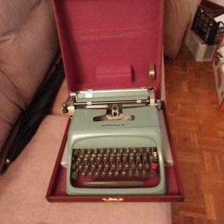 Máquina de escribir Olivetti Studio 44