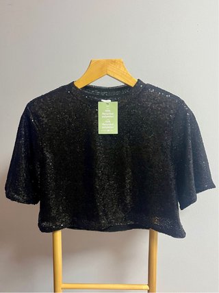Camiseta H&M crop lentejuelas negra talla M
