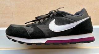 Zapatillas Nike Negras y Blancas