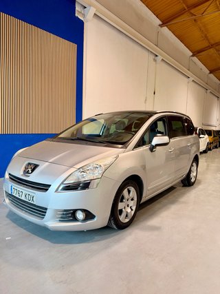 Peugeot 5008 FULL EXTRAS monovolumen automatica