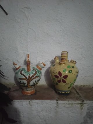 Botijos de cerámica decorados