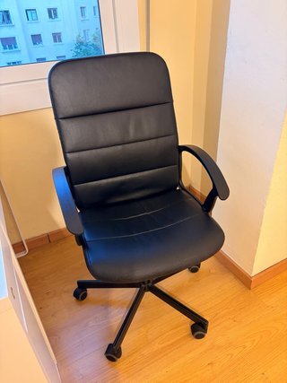 Silla de oficina negra