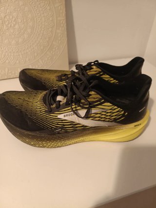 Zapatillas Brooks Hyperion Max Negras y Amarillas