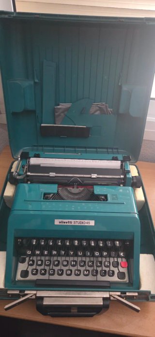 Máquina de escribir Olivetti Studio 45