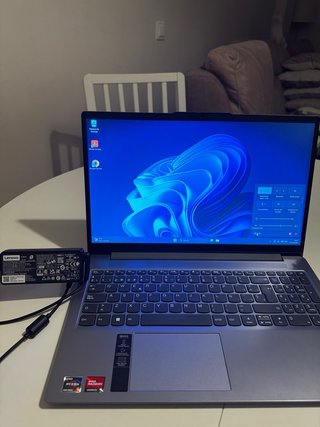 Lenovo IdeaPad Slim 3 15ABR8 Portátil