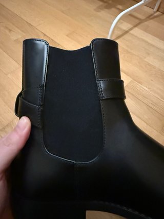 Botines Chelsea Negros Mango con Hebilla