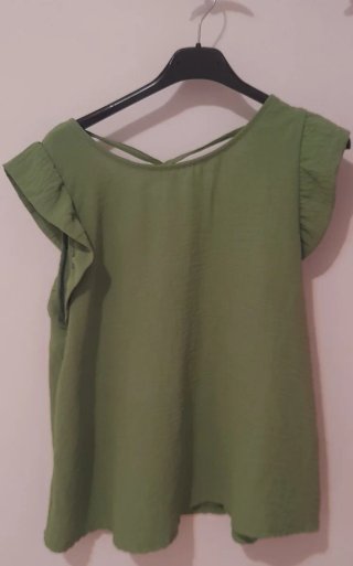 Blusa verde con volantes