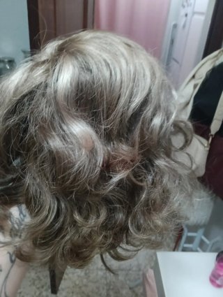 Peluca pelo natural castaño y rubio con mechas,