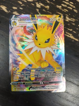 Carta Pokémon VMAX Jolteon VMAX 051/203