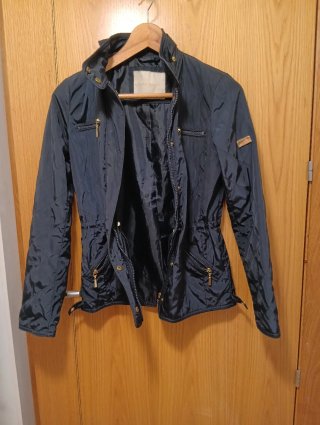 Impermeable Zara azul oscuro