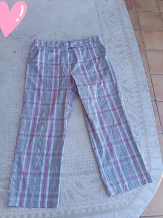 Pantalones de cuadros grises y rosas