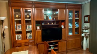 Salón comedor: mesa + 6 sillas + mueble de madera