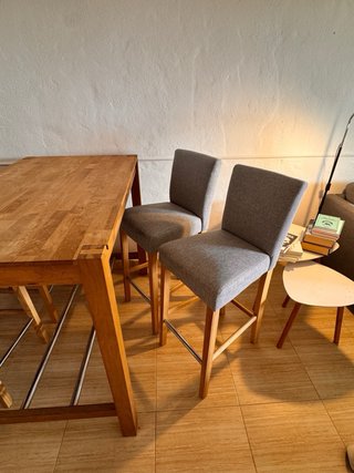 Conjunto de Mesa Alta y 4 Taburetes