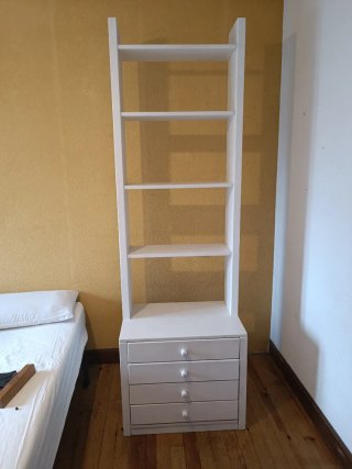 Estantería Escalera Blanca con Cajones