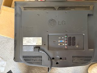 2 Televisores/Monitores LG 22 Gris