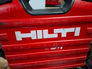Atornillador Hilti con maletín