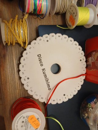 Cuerdas y abalorios para pulseras