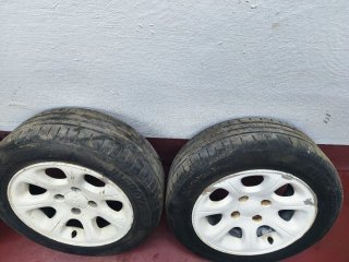 4 Llantas con Neumáticos