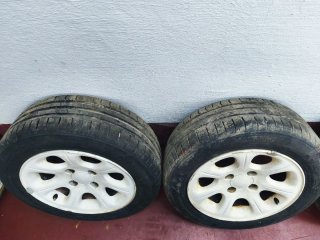 4 Llantas con Neumáticos