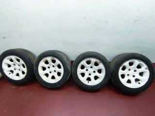 4 Llantas con Neumáticos