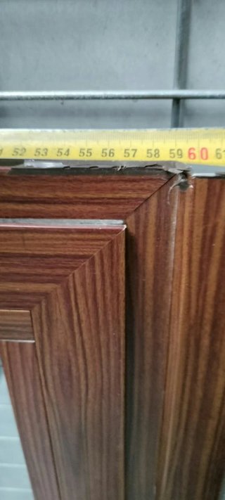 Ventana de aluminio con reja