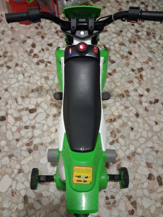 Moto de batería infantil verde
