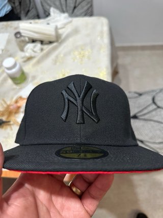 Gorra New Era 59Fifty Negra Roja