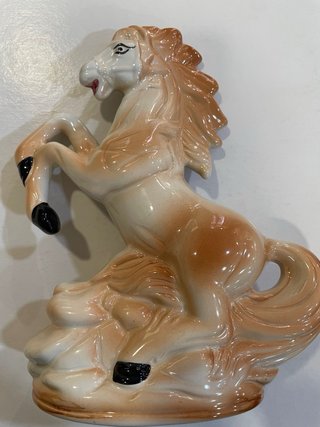 Figura Cavalo Cerâmica Vidrada Castanho e Branco