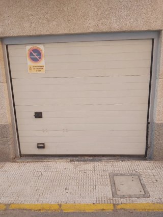 Puerta de garaje automática. Buen estado.