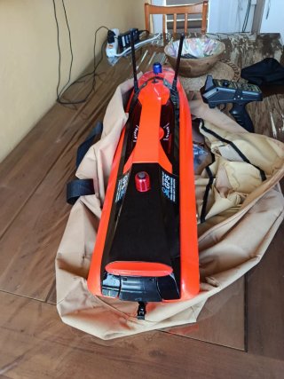 Barco Cebador con GPS para Pesca surfcasting