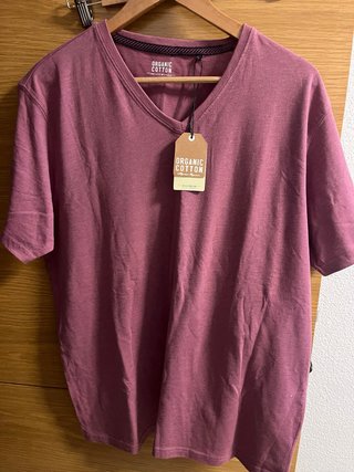 Camiseta de hombre color morado