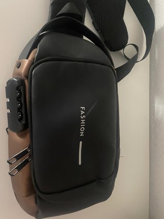 Bandolera de hombre con cierre de seguridad
