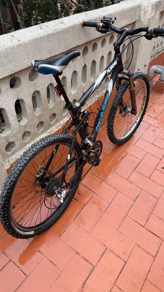Bicicleta de Montaña Giant NRS de carbono