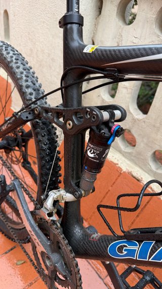 Bicicleta de Montaña Giant NRS de carbono