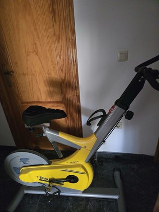 Bicicleta de Spinning Amarilla y Gris
