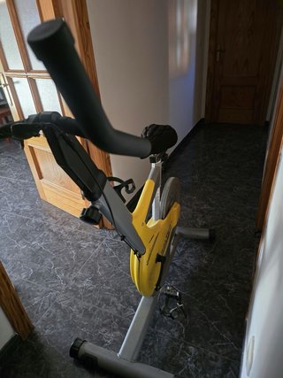 Bicicleta de Spinning Amarilla y Gris