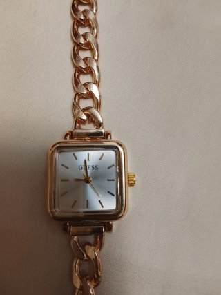 Reloj Guess Elegante Mujer Dorado y Plateado