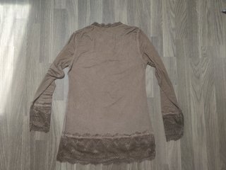 Camiseta de manga larga con detalles de encaje