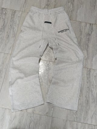 Pantalones Fear of God Essentials Gris
