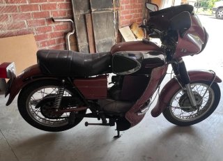 Moto Clásica Marrón