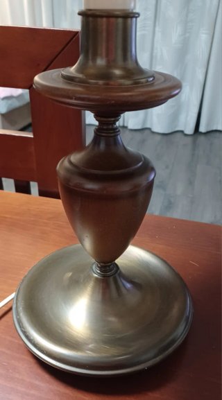 Lámpara de mesa clásica.