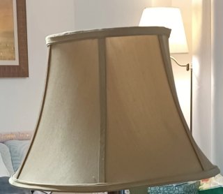 Lámpara de mesa clásica.
