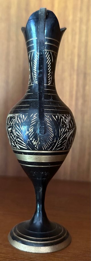 Jarrita decorativa metal negro y dorado
