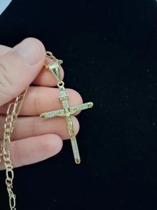 Cadena con Colgante de Cruz