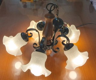 Lámpara de techo de madera y cristal