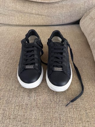 Zapatillas Guess Negras