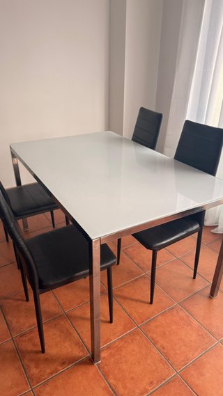Mesa de cristal y metal