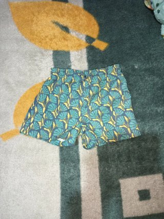 Bañadores,6 año,a 4€ , si llevas 3 bañadores 10 €