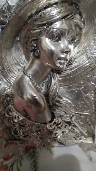 Rilievo donna in argento 925 su resina