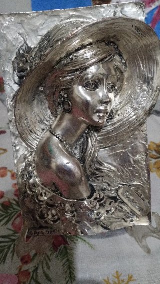 Rilievo donna in argento 925 su resina